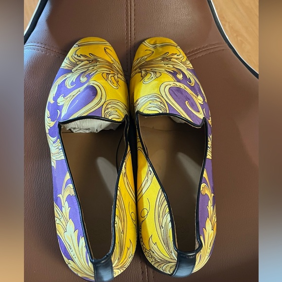 Versace made in Italy size 42.5/43. Cut half size bigger. - Picture 4 of 6